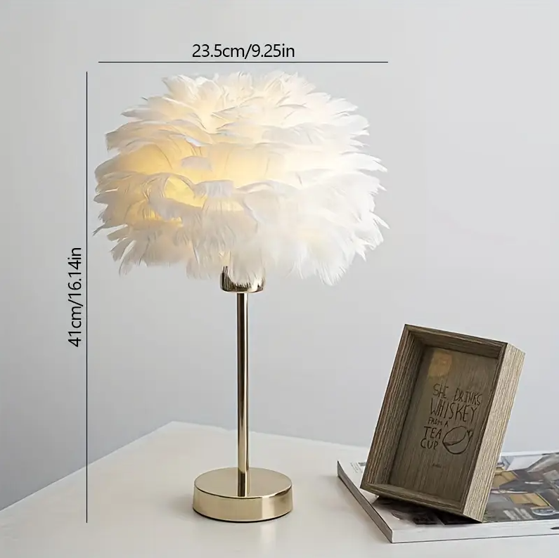 Weisse Feder-Tischlampe