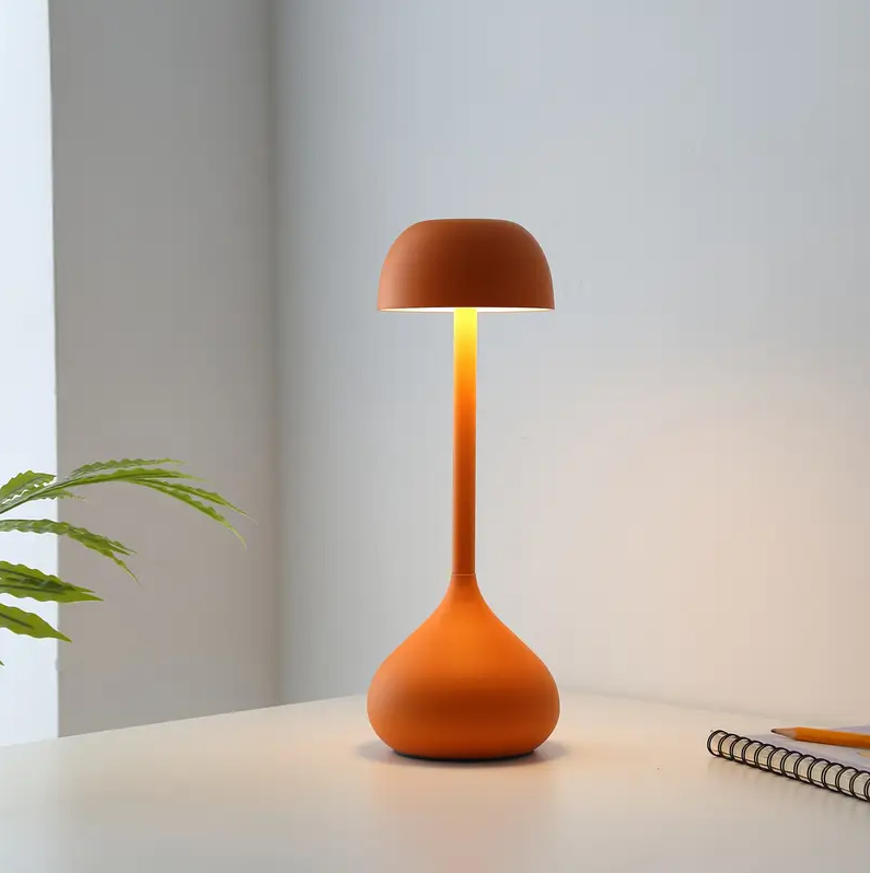 Nordische USB-Tischlampe