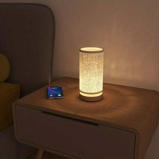 Moderne Tischlampe aus Holz & Leinen